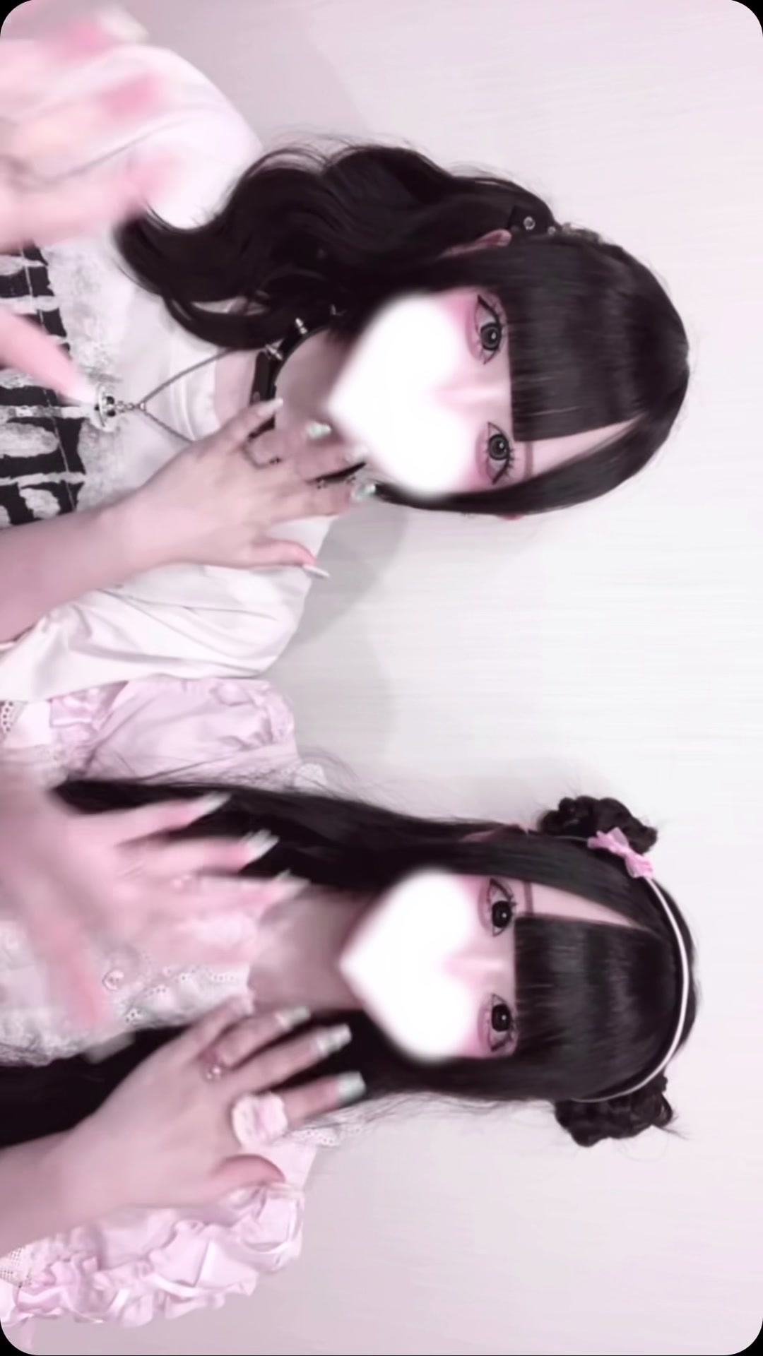 今年のハロウィンなににしようか迷いちゅう( ˘•ω•˘ )◞♥@こる #地雷 #量産型 #サブカル #双子 