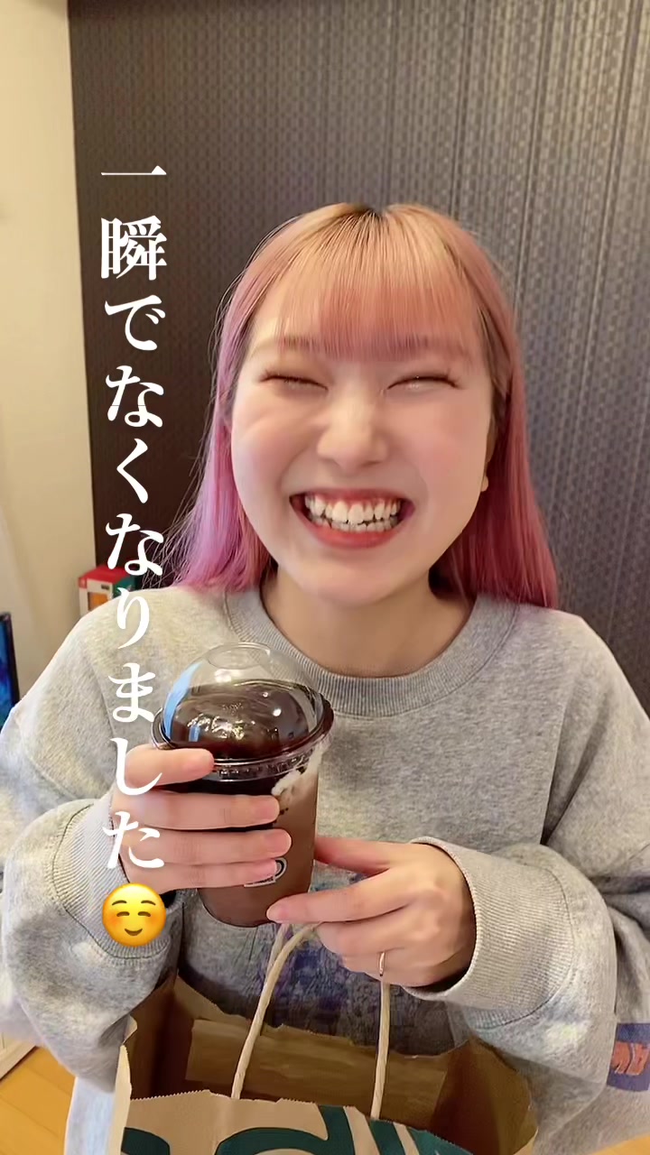 スタバ買って帰った時の彼女が可愛すぎたwwwww#カップル#チョコ大好きマン🍫
