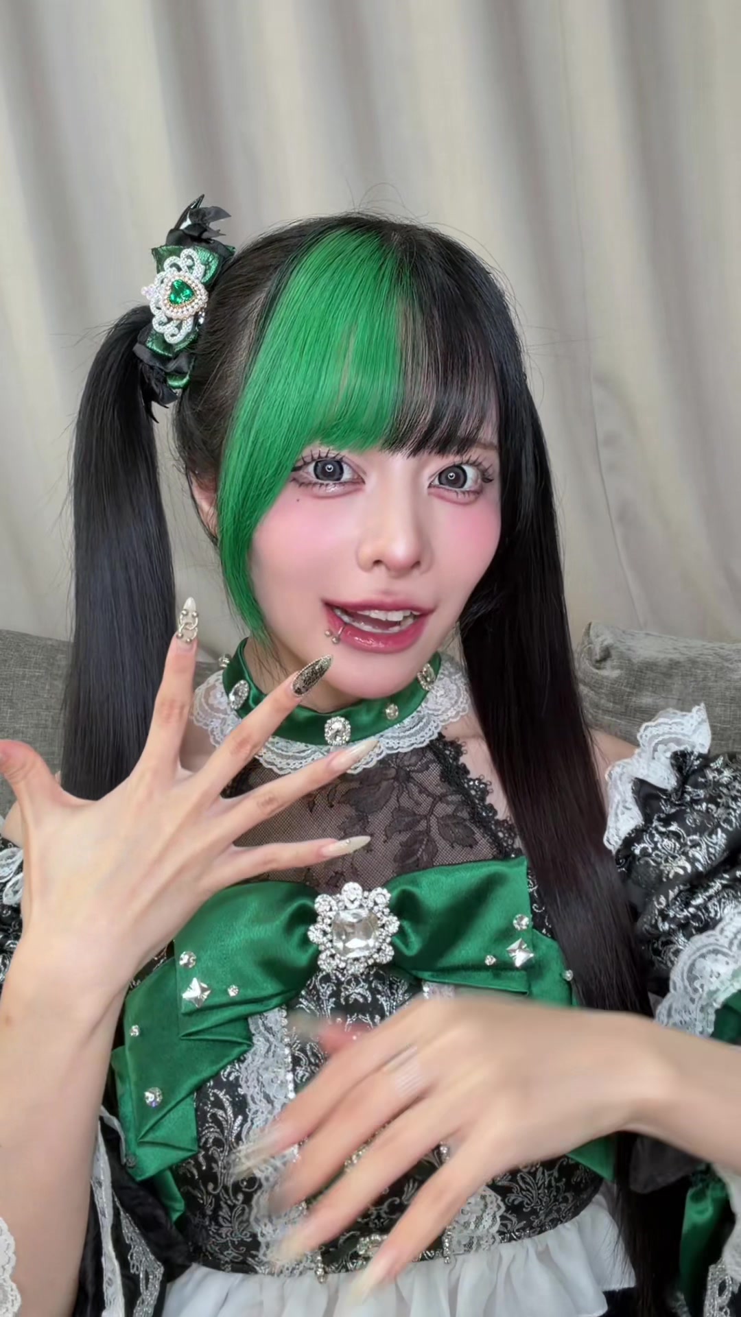 寝起き裸眼すっぴんからアイドル姿に！　#おつかれsummer 