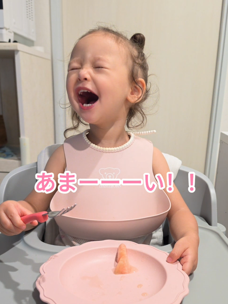 大好きな桃🍑また貰ったよ✨️これからも何事にも感謝できる子に育ってね💓💓#2歳3ヶ月 #2歳 #育児 #朝ごはん 