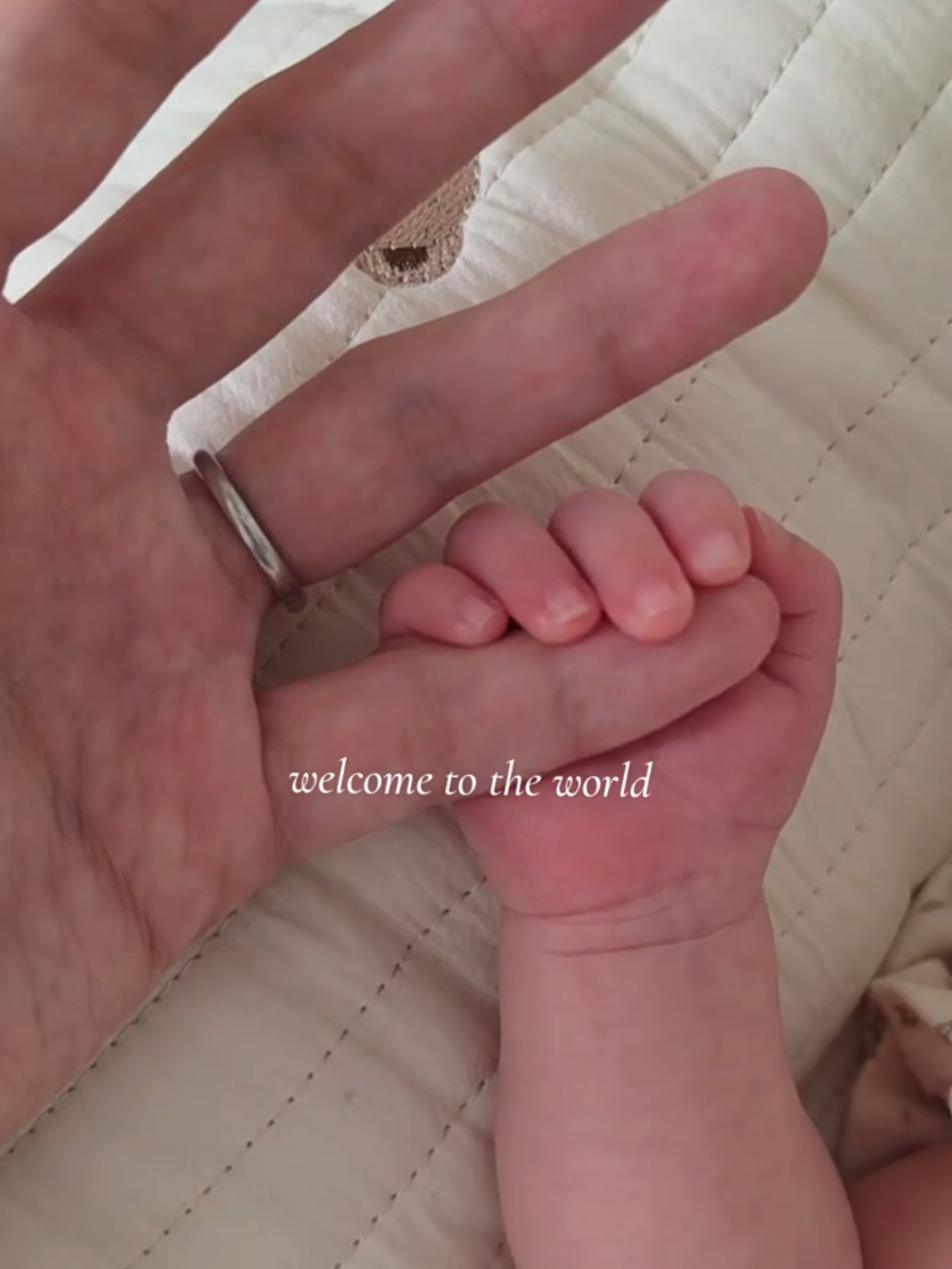 【ご報告】このたび元気な男の子を出産しました👶🩵母子ともに健康です。 やっと会えた小さな命。産まれてきてくれた瞬間、言葉